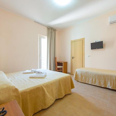 Hotel Adria Nuova Rimini Ngoại thất bức ảnh