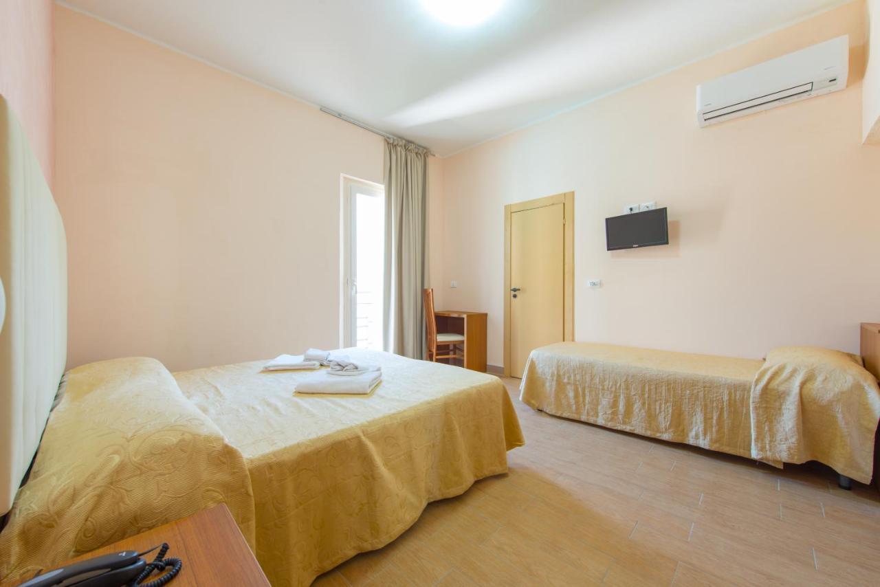 Hotel Adria Nuova Rimini Ngoại thất bức ảnh